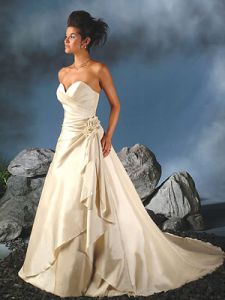 Шикарное недорогое платье, модель BY10014 ― Интернет-магазин Свадебных платьев Солодко-разом