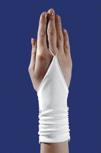 Свадебные перчатки, модель pi0107 ― Интернет-магазин Свадебных платьев Солодко-разом